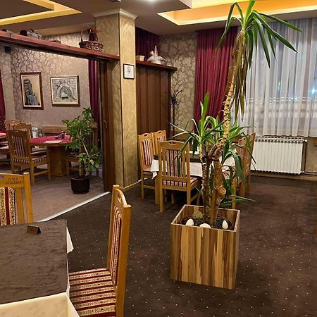 Hotel Dva Goluba Pale Extérieur photo