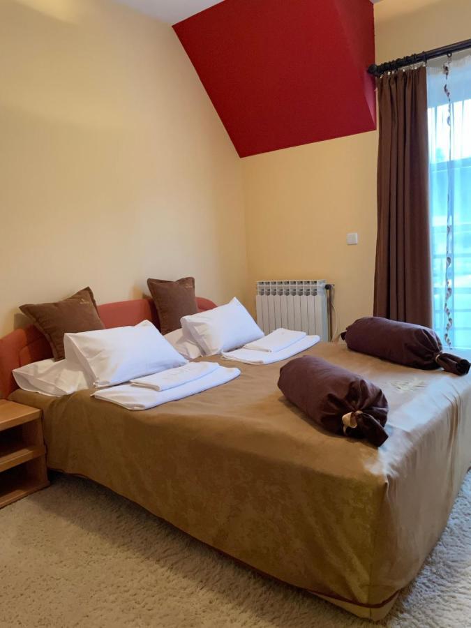 Hotel Dva Goluba Pale Extérieur photo