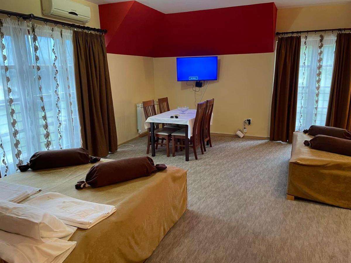 Hotel Dva Goluba Pale Extérieur photo