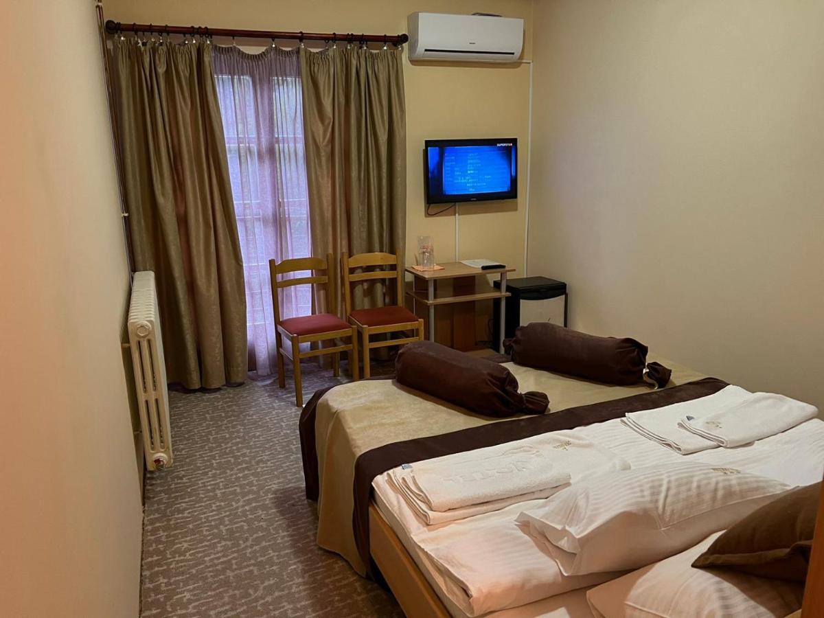 Hotel Dva Goluba Pale Extérieur photo