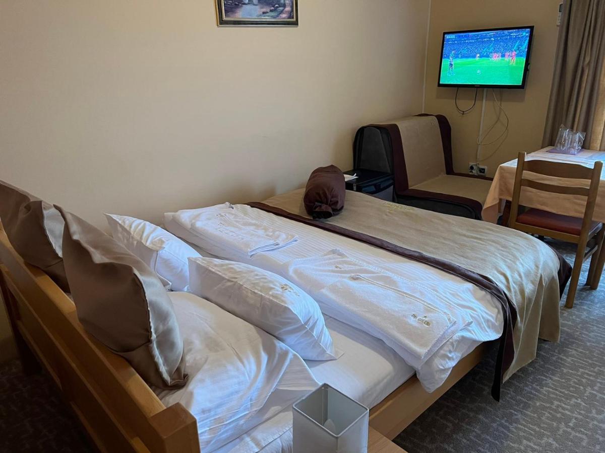 Hotel Dva Goluba Pale Extérieur photo