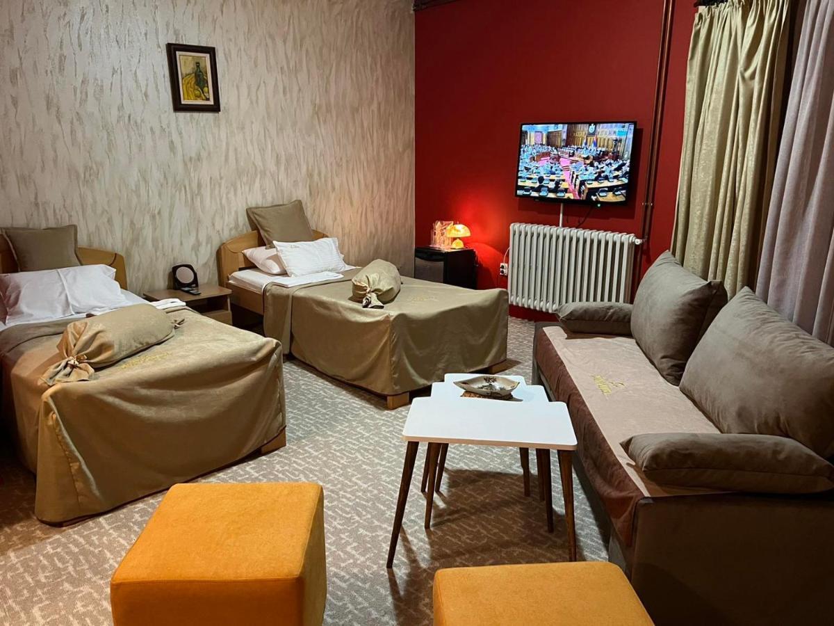 Hotel Dva Goluba Pale Extérieur photo