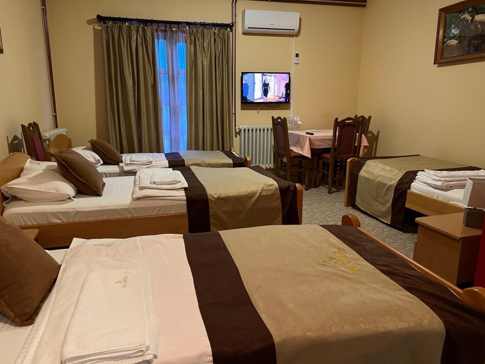 Hotel Dva Goluba Pale Extérieur photo