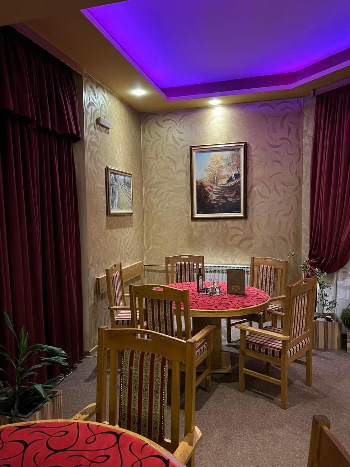 Hotel Dva Goluba Pale Extérieur photo
