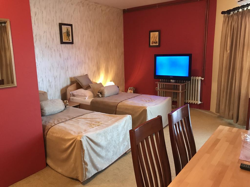 Hotel Dva Goluba Pale Extérieur photo