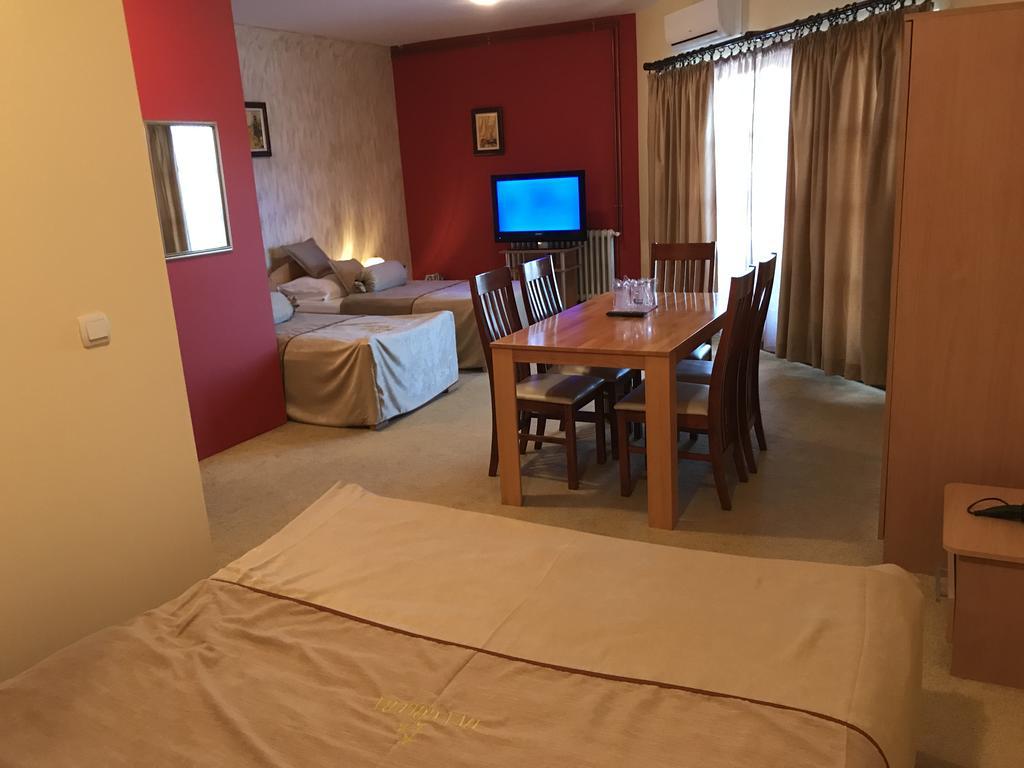 Hotel Dva Goluba Pale Extérieur photo