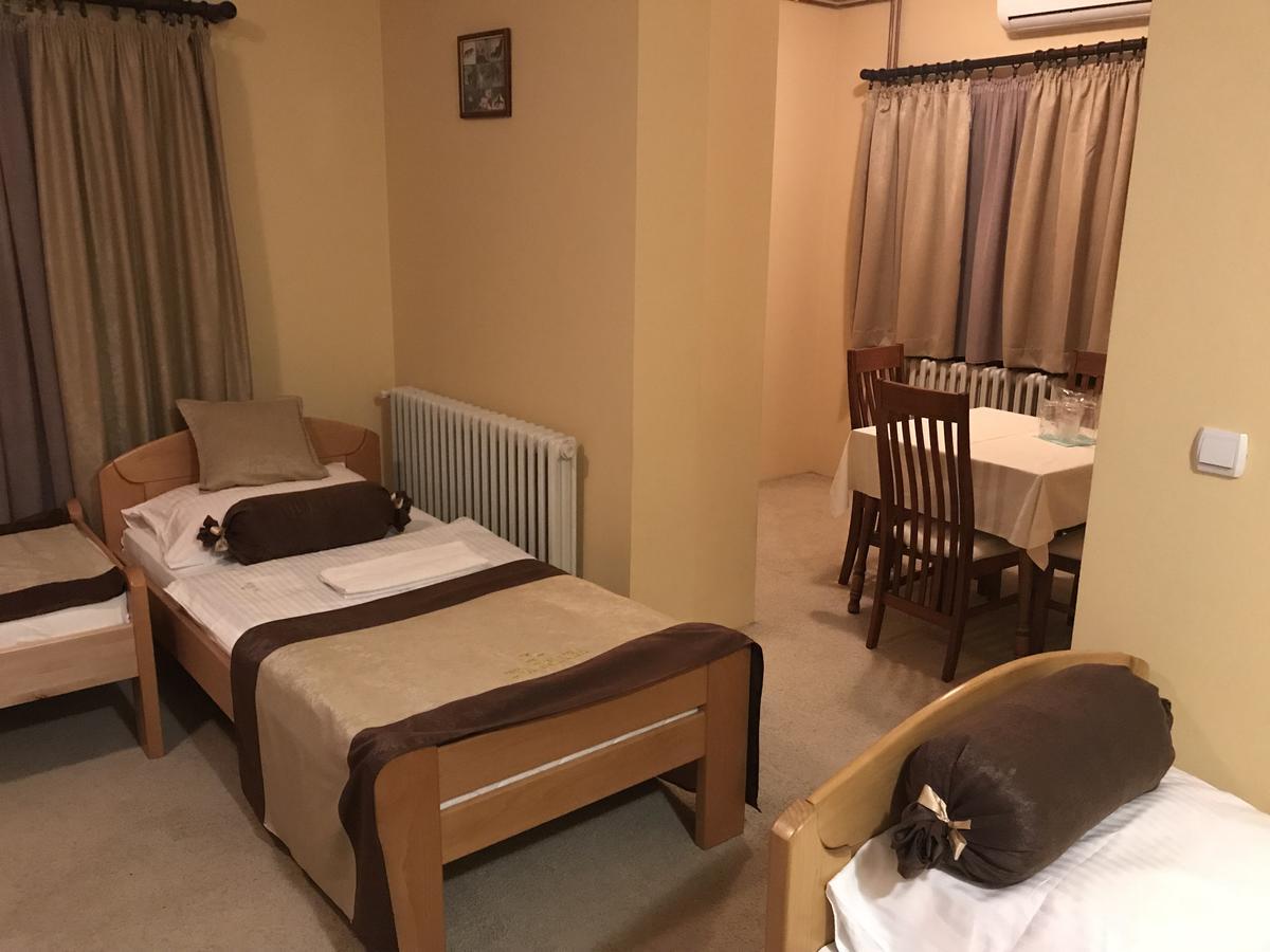 Hotel Dva Goluba Pale Extérieur photo