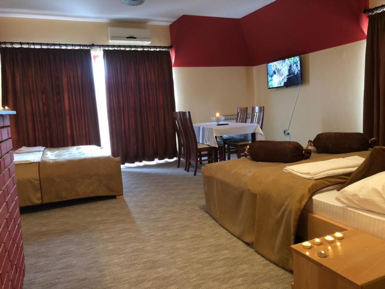 Hotel Dva Goluba Pale Extérieur photo