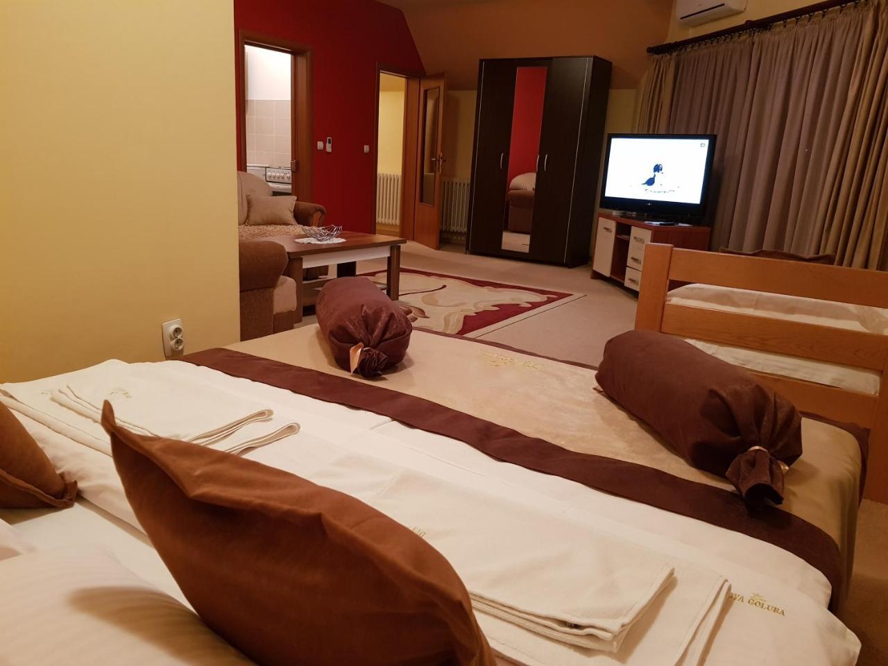 Hotel Dva Goluba Pale Extérieur photo