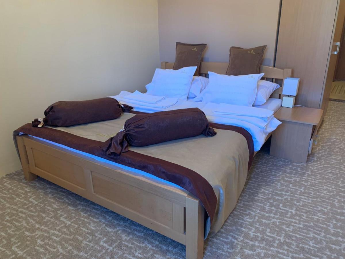 Hotel Dva Goluba Pale Extérieur photo
